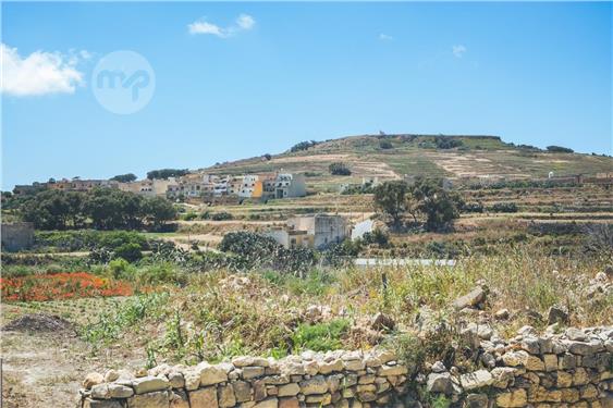1000 sqm field with permit in Ghasri, Gozo, Ghasri