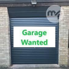 Wanted 2/4 car garage street level qormi, Qormi