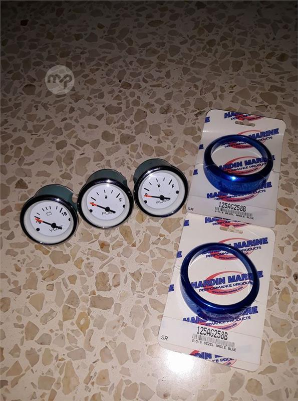 Boat gauges in mint condition & new boat bezels 25/8 for sale Maltapark