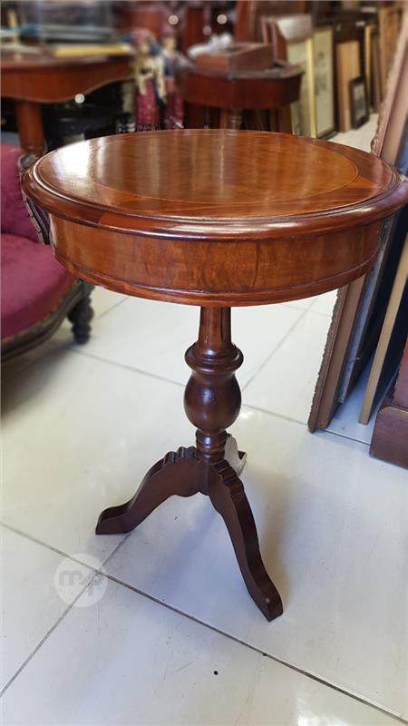Pair round inlaid tables,52 x 73 cms.95 euros each.99462186 | Maltapark