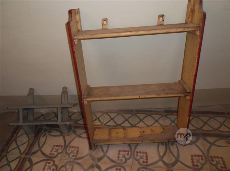 wooden shelves Maltapark