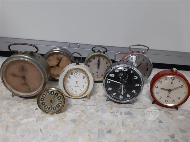 Antique clocks,some in working condition Maltapark