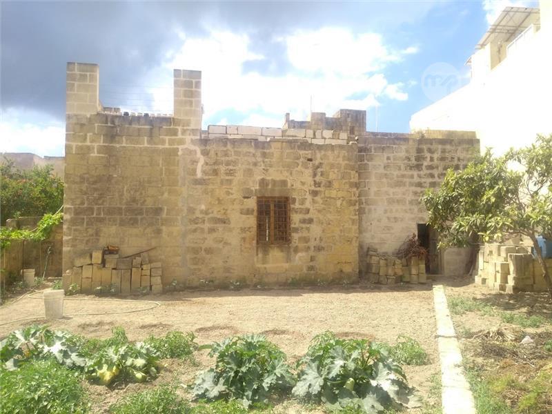 For sale unconverted farmhouses townhouses and plots in Gozo Maltapark