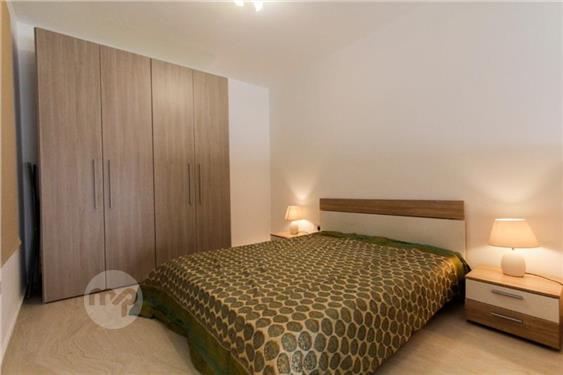 NEW/MODERN DOUBLE BED GROUND FLOOR STUDIO APARTMENT, San Giljan