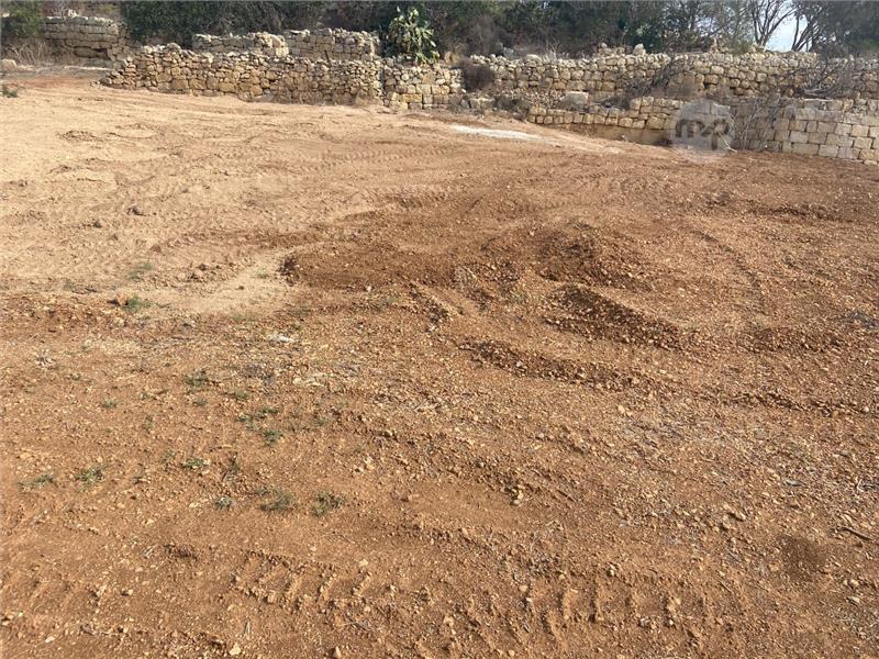 Ghalqa 600sqm bil kamra Marsaxlokk | Maltapark