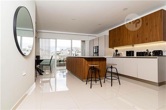 BALZAN LARGE APARTMENT, Balzan
