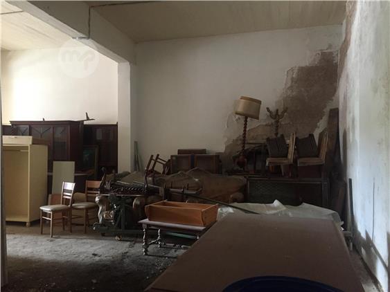 Paola Garages/Warehouse 115sqm with high ceilings. - Veduta 3