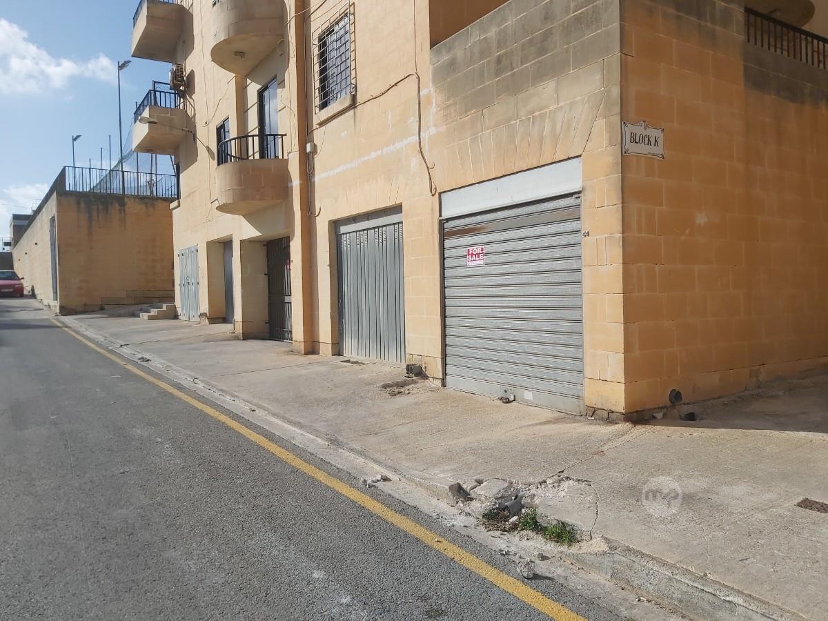 2 car street level garage Maltapark