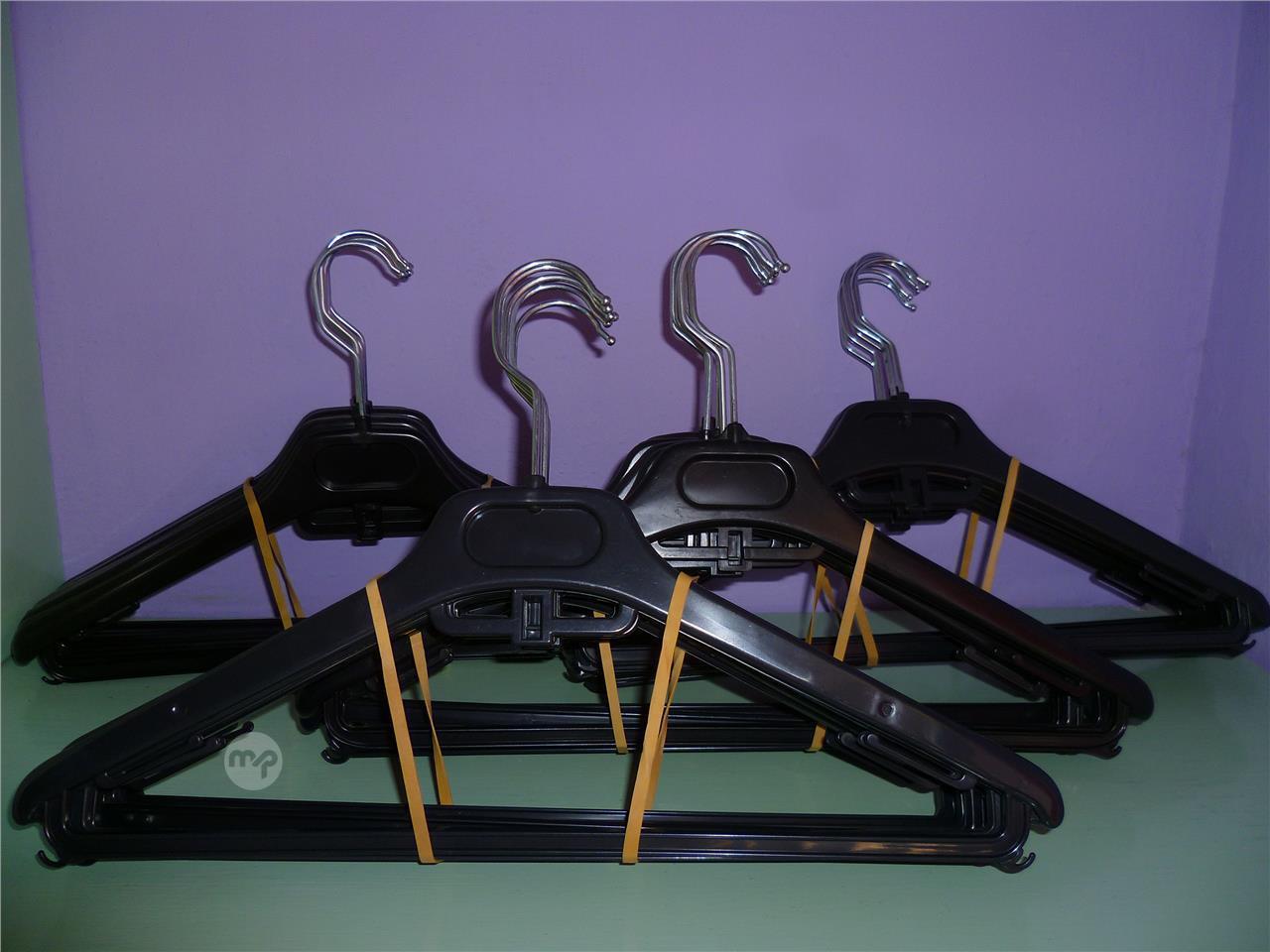 WOODEN & PLASTIC COAT / CLOTHES HANGERS AS NEW Maltapark