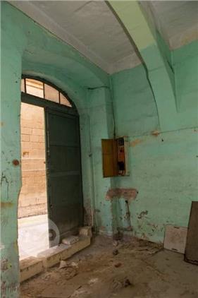 Property in Vittoriosa (Birgu) South Streel. Central area with a good potential for a commercial outlet., Birgu