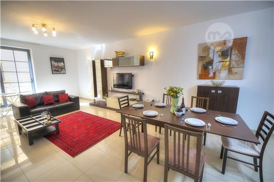 SLIEMA BALLUTA AREA - 3 BEDROOMS 2 BATHROOMS - 2 MINUTES WALK FROM BALLUTA BAY, Sliema