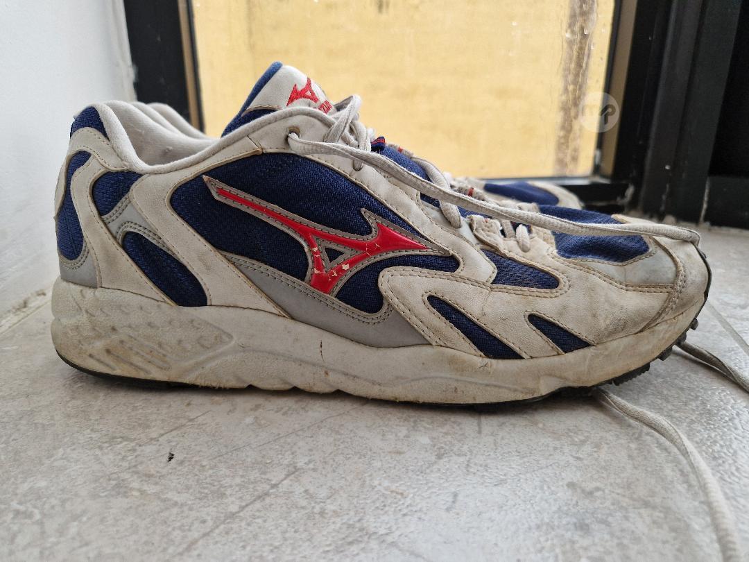 How to wash deals mizuno running shoes