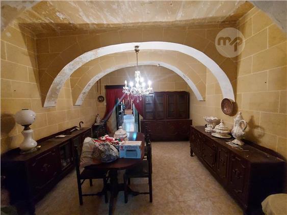 For Sale Terrace house with large garden in central Victoria Gozo - View 4