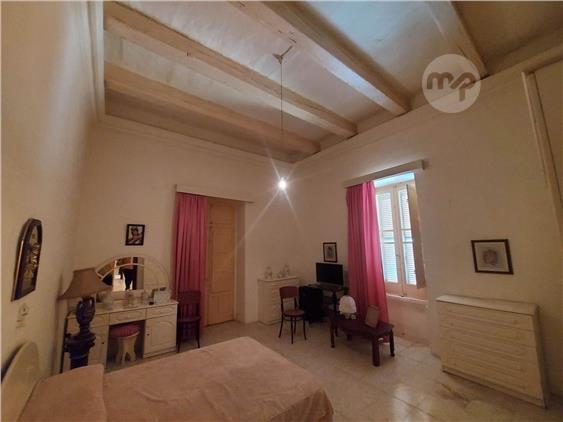 For Sale Terrace house with large garden in central Victoria Gozo - View 5