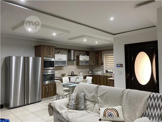 126sqm Ground Floor Elevated Maisonette - View 4