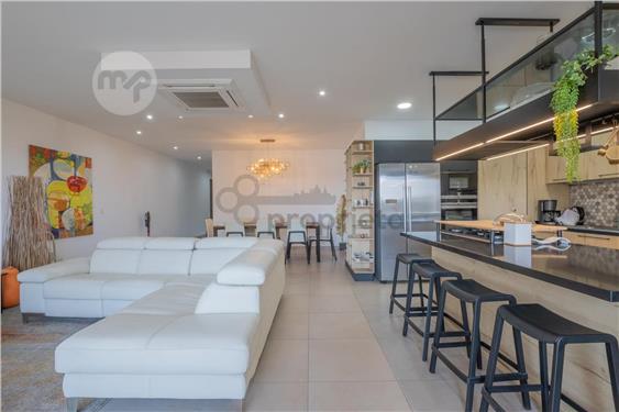 Apartment with locked garage, Qawra