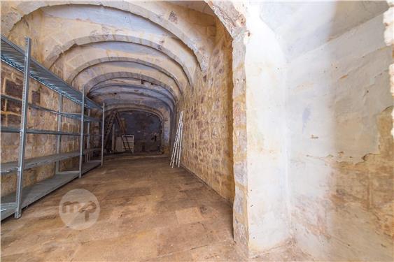 Valletta (4D License) A Sizeable Commercial Establishment For Rent, Operating As Restaurant and Bar - View 3