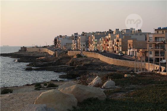 Corner Apartment in Xghajra (with own Washroom and Roof Space), Xghajra
