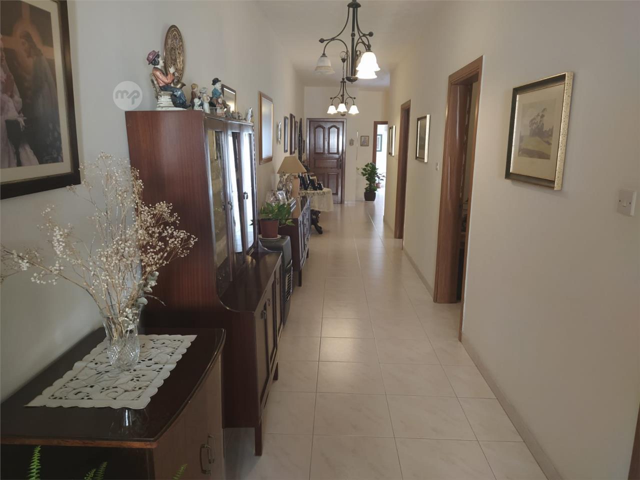 First Floor Apartment with Roof 4 bedrooms Maltapark