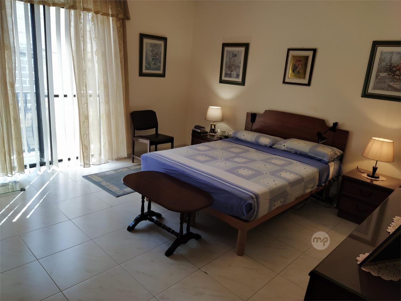 First Floor Apartment with Roof 4 bedrooms Maltapark