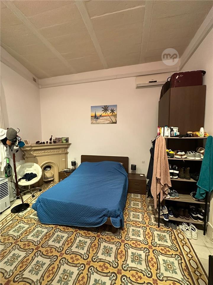 Shared house 1 bedroom available in 2 bedrooms apartment SLIEMA Maltapark
