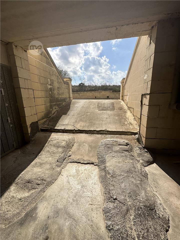 2 car garage for sale in mosta Maltapark