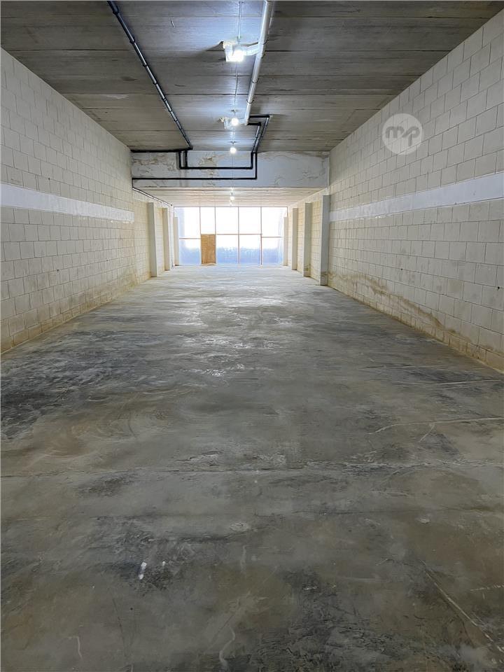 Very Big Street Level Garage | Maltapark