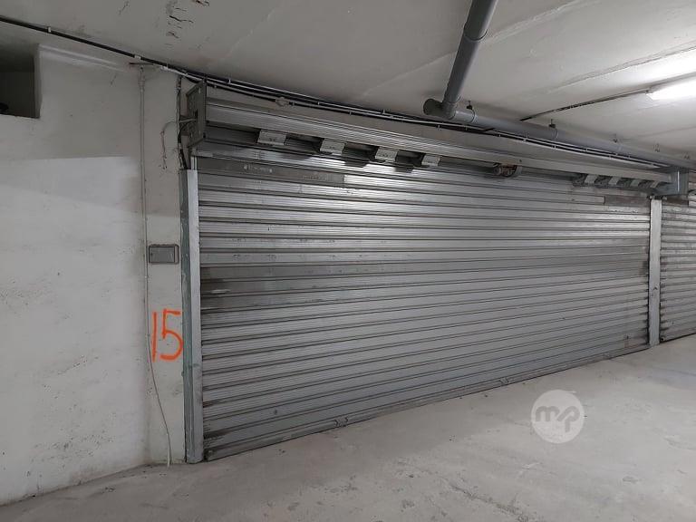 ST.JULIAN`S FOR SALE TWO CAR GARAGE DIRECT FROM OWNER Maltapark