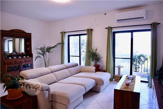Large 3-bedroom apartment in Lija, Lija