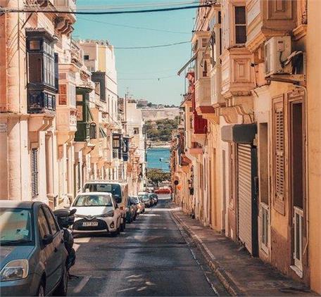 Wanted: townhouse or apartment in Sliema - no agents, Sliema