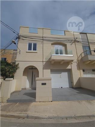 Contemporary Terraced Home for Rent in Mosta, Mosta