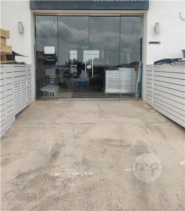 Office and Store to let