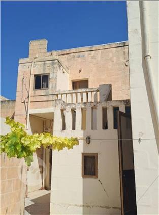 2 adjoining houses of character in xewkija Gozo